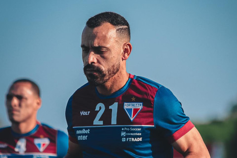 Moisés volta a treinar com elenco do Fortaleza e mira retorno contra o Vitória