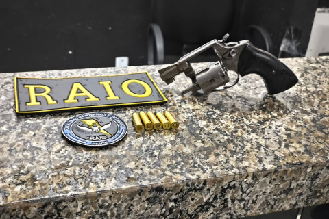 RAIO INTERCEPTA SUSPEITOS, APREENDE ARMA DE FOGO E EVITA POSSÍVEL ROUBO EM IBIAPINA