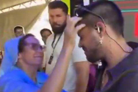 Freira vai a show de Zé Felipe em Itapipoca para pedir para baixar o som e abençoa o cantor