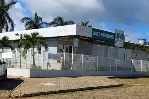 Em São Benedito homem e baleado dentro de casa.