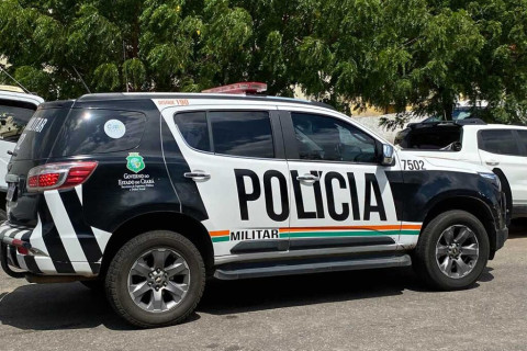 CASA É ALVEJADA A BALA POR CRIMINOSOS EM VIÇOSA DO CEARÁ