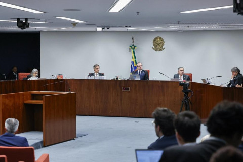 STF determina perda de mandato de Ramagem e pede retirada da patente militar de Bolsonaro