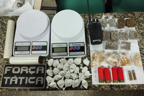 POLÍCIA MILITAR APREENDE DROGAS E OBJETOS SUSPEITOS EM OPERAÇÃO NA ZONA RURAL DE VIÇOSA DO CEARÁ