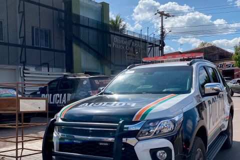 HOMEM É PRESO EM TIANGUÁ APÓS AGREDIR COMPANHEIRA E QUEBRAR OBJETOS DENTRO DE CASA