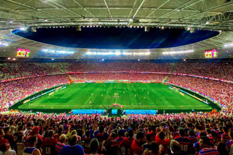 Castelão: gramado é revitalizado antes de Clássico e bancos recebem identificação da Copa de 2027