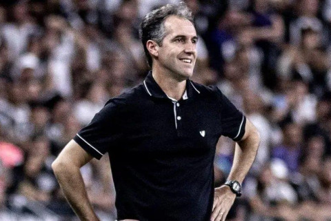 O que Léo Condé falou sobre a busca por reforços do Ceará na janela de transferência