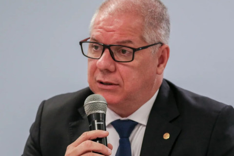 EX-PRESIDENTE DO INSS É PRESO PELA PF EM OPERAÇÃO CONTRA DESCONTOS ILEGAIS EM APOSENTADORIAS