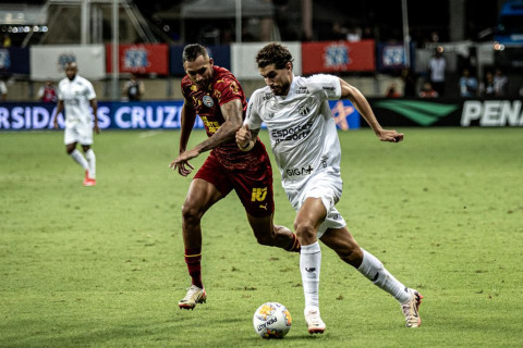 Ceará sofre gol nos acréscimos, perde para o Bahia e está eliminado da Copa do Nordeste